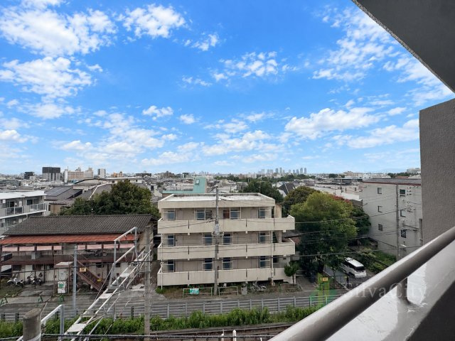 北千束スカイマンションの展望|東急大井町線「北千束」駅徒歩3分。
利便性の高い立地に佇む、総戸数36戸のマンションです。