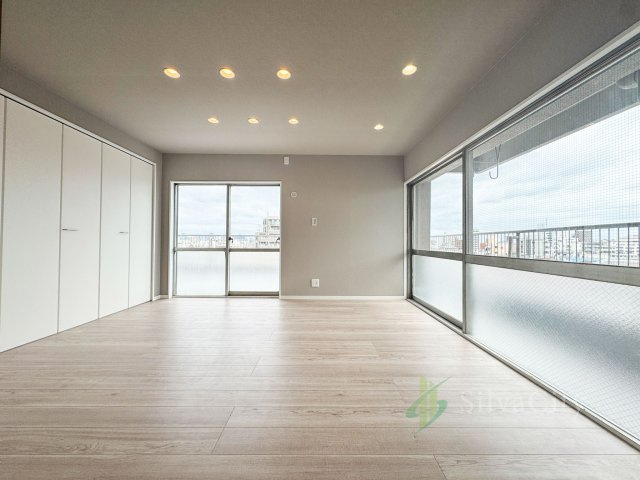 北千束スカイマンションの洋室|約8帖のゆとりある洋室。ルーフバルコニーに面した開放感のある一室です。