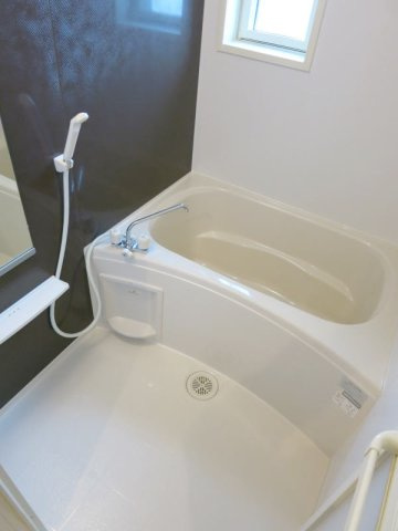 アイリン　タウン　Ｃの浴室|コンパクトで使いやすいお風呂です