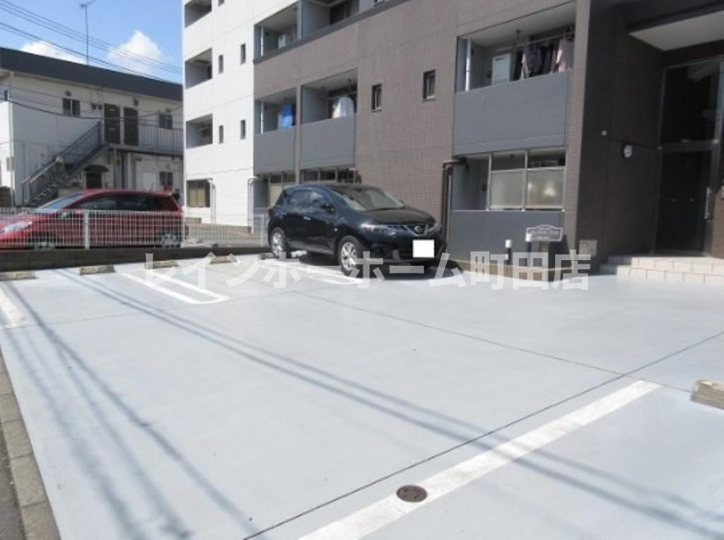 ラヴィダフェリス※初期費用分割後払いサービス利用可能物件の駐車場