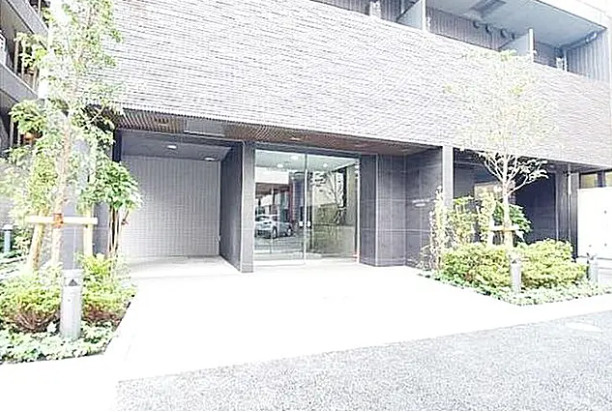 LUMEED CUBE 菊川 PREMIUMのエントランス