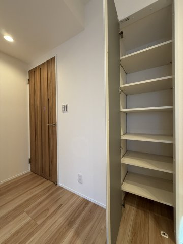 新宿区新宿５丁目の中古マンションの収納|キッチン収納
