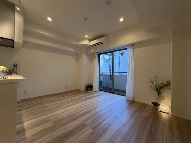 新宿区新宿５丁目の中古マンションの居間・リビング