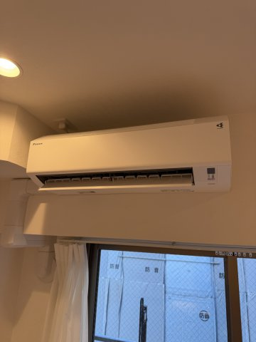 新宿区新宿５丁目の中古マンションの冷暖房・空調設備|エアコン（リビング）