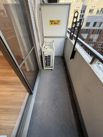 新宿区新宿５丁目の中古マンションのバルコニー