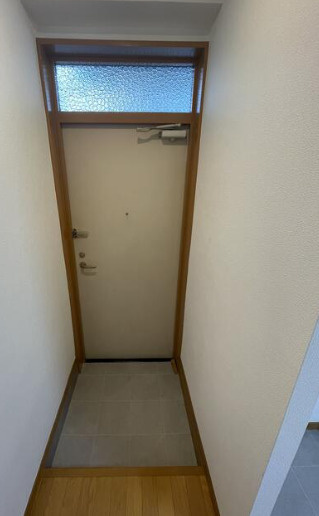マンションはづきの玄関
