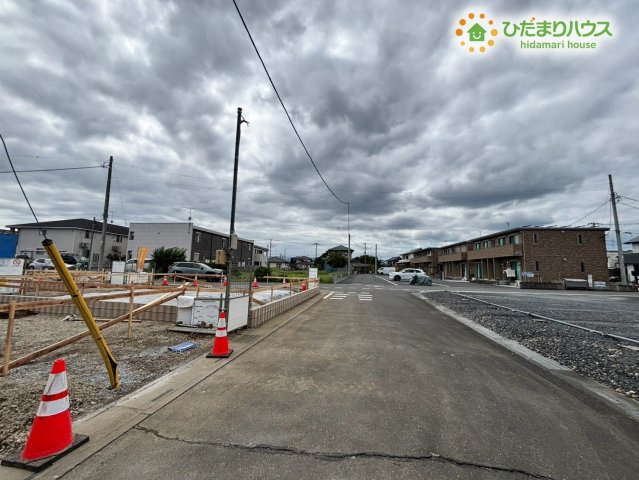 東松山市高坂　第2　新築一戸建て　リーブルガーデン　02の前面道路含む現地写真
