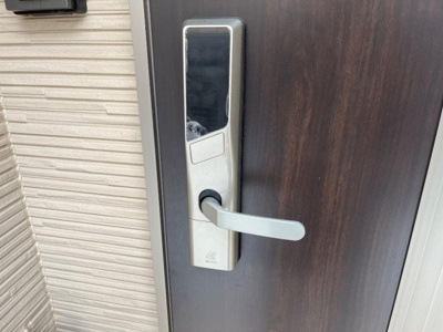 【エントランス】 | トレイル日吉台 | 電子キー　※反転イメージ