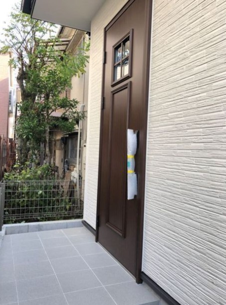 新宿区中落合３丁目の一戸建ての玄関