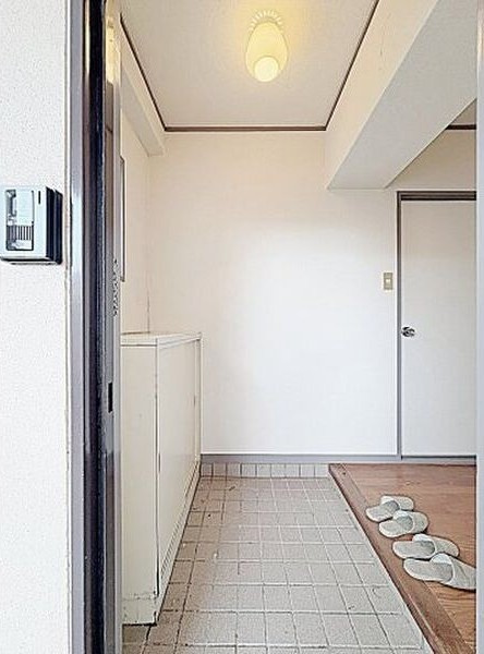 浅井マンションの玄関