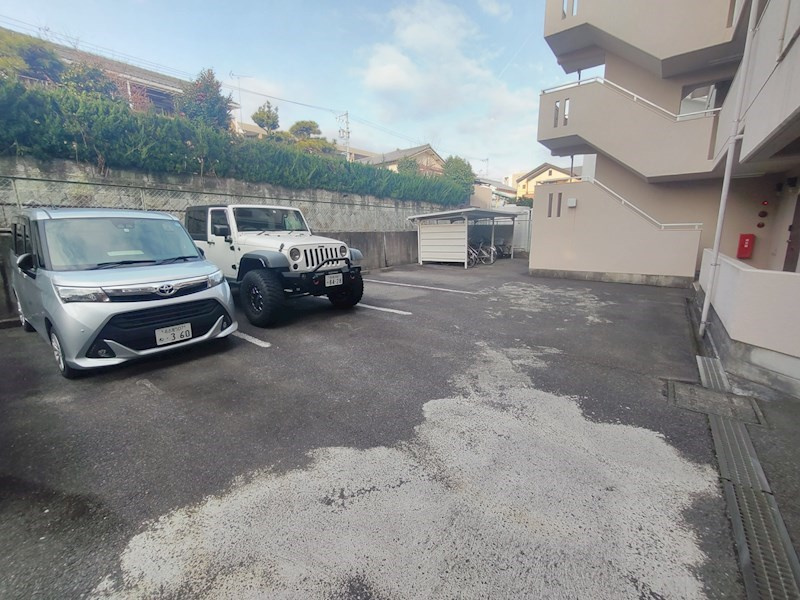 浅井マンションの駐車場