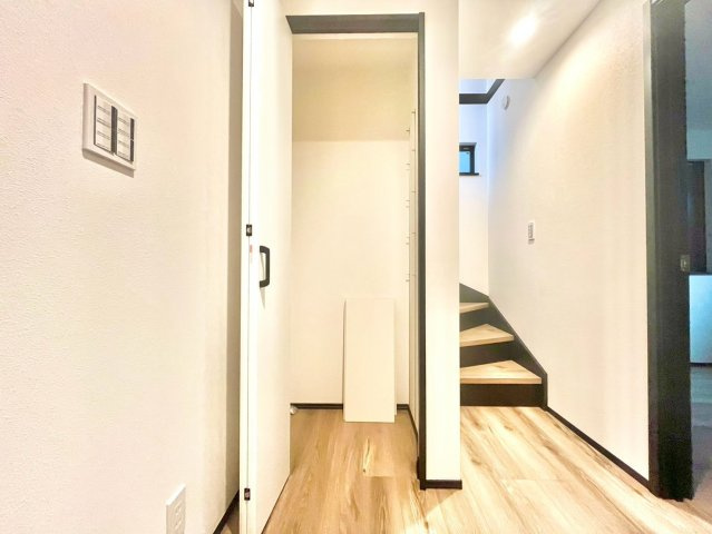 豊島区南長崎2丁目　新築戸建の収納|適材適所に収納が充実。お子様の成長やご家族が増えると多くなる衣類やおもちゃ、様々なものがスッキリと収納できます。

現地ご見学希望・資料請求などお気軽にお問い合わせ下さい！
03-5990-5201