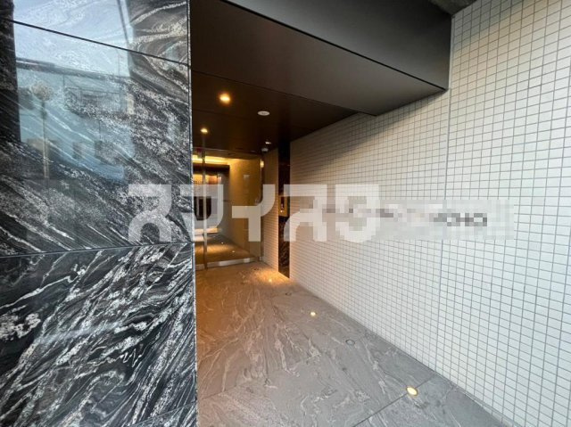 立川市錦町２丁目の賃貸マンションのエントランス
