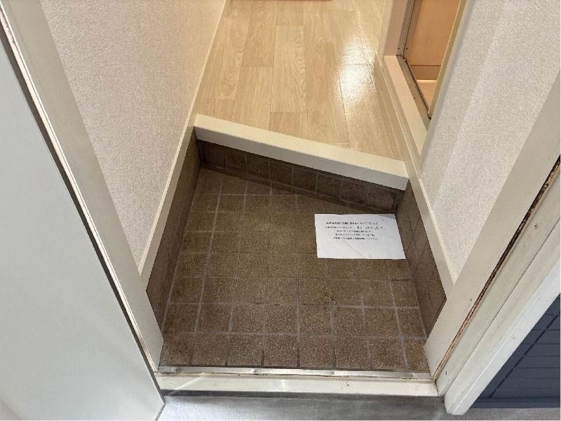友愛ハイツの玄関