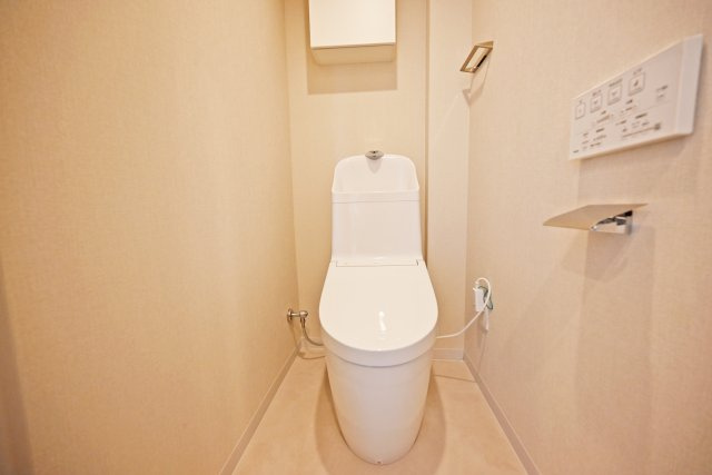 野中北パーク・マンションのトイレ|一年を通して快適に利用できるウォシュレット付トイレです。