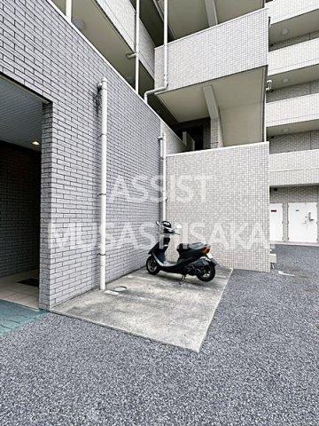 アウル三鷹の駐車場