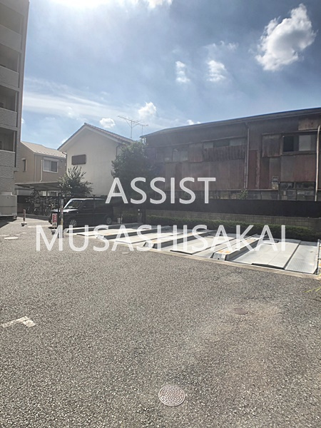 アウル三鷹の駐車場