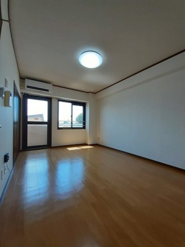 クレールＳの居間・リビング
