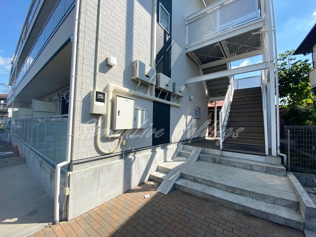 茅ヶ崎市南湖２丁目の賃貸マンションのエントランス