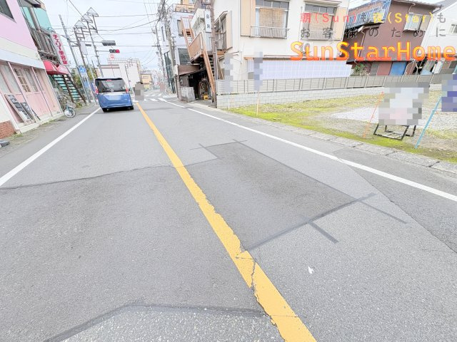 【サンスターホーム】福生市本町　駅近売地の前面道路含む現地写真