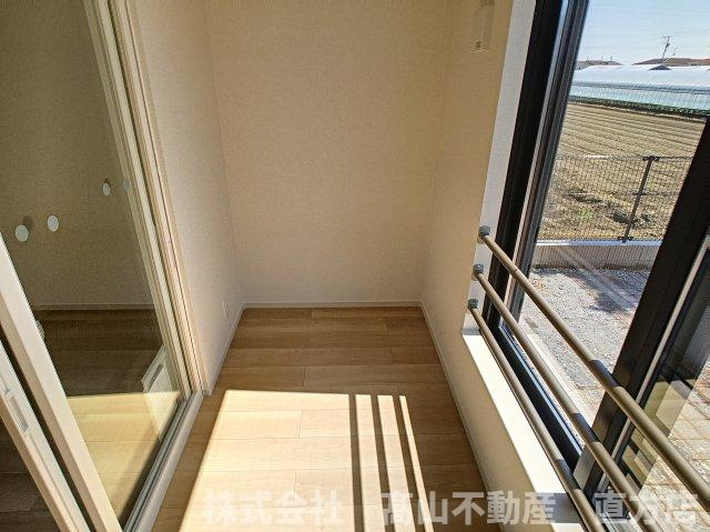 直方市大字感田のアパートのバルコニー