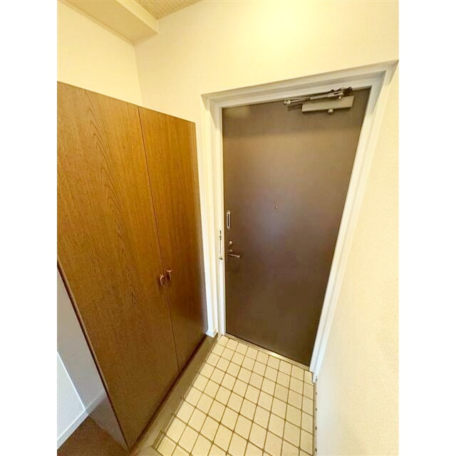 藤沢市本鵠沼４丁目の賃貸マンションの玄関|同物件別部屋
