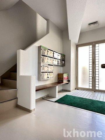 春日マンションのエントランス|毎日通るエントランスはこのようになっています