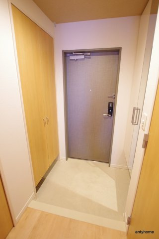 グランセジュール江坂の玄関