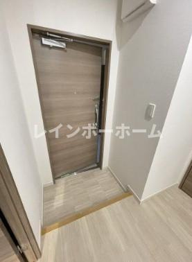 メゾン・ド・フルー五番館の玄関