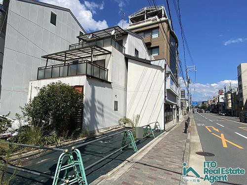岡崎徳成町　中古戸建の前面道路含む現地写真