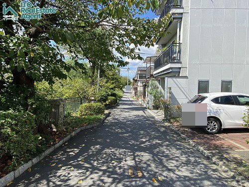 岡崎徳成町　中古戸建の前面道路含む現地写真