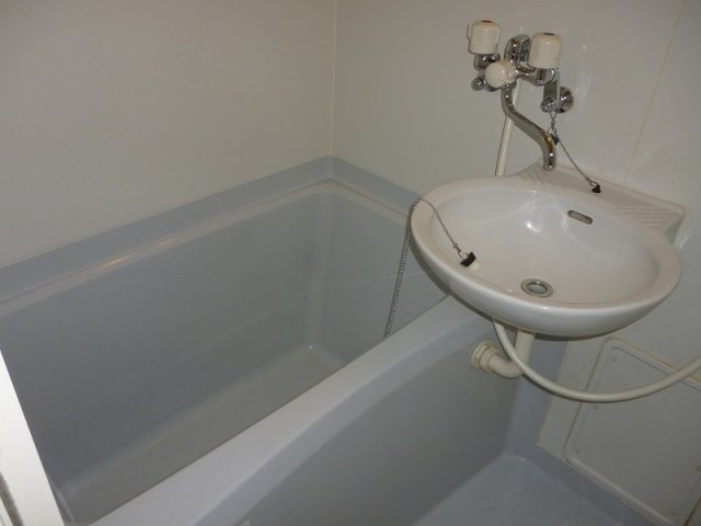 レオパレス南古都の浴室|洗面台付きバスルーム
