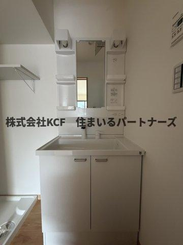 FLOW野中町の独立洗面台|朝の支度にも助かる、独立の洗髪洗面化粧台