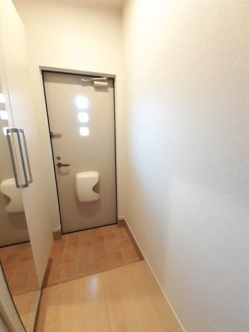 クラウド下市　Ｃの玄関|明るい玄関です
