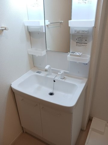 プレステージ花ずいＦの洗面所|ゆったりとスペースのある洗面所
