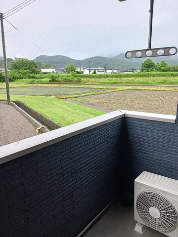 プレステージ花ずいＦのバルコニー|バルコニーからの眺めを楽しみながら食事をしませんか
