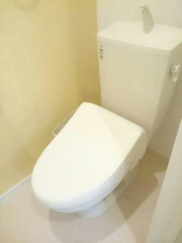 ルーチェ　ソラーレＡのトイレ|落ち着いた色調のトイレです