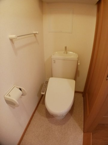 グランディール　Ｂのトイレ|清潔感のあるトイレです