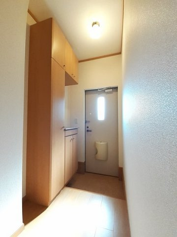 アルモニーの玄関|収納もある玄関です