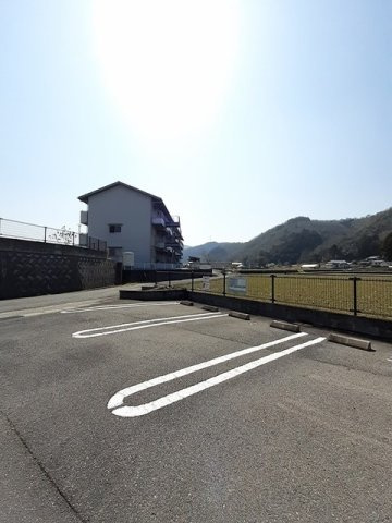 サニーグリーンＣの駐車場|駐車場があります