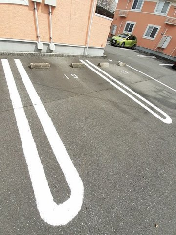 メゾンフォレスタＢ棟の駐車場|駐車場があります