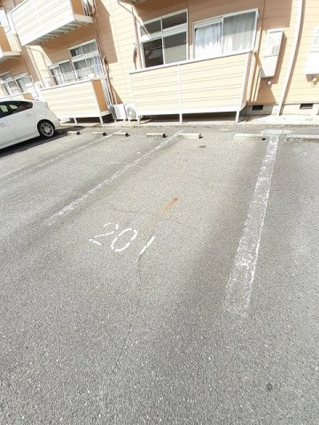 ハイツ運動公園の駐車場|カースペースがあります