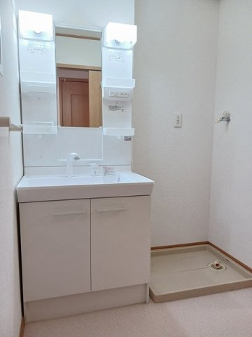 メゾンフォレスタＡ棟の洗面所|コンパクトで使いやすい洗面所