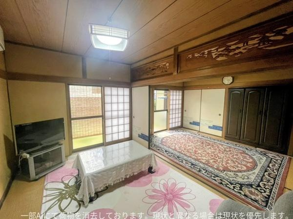 星和台一丁目　戸建ての和室|和室ならではの落ち着いた雰囲気が広がります。障子や木の彫刻がアクセントとして映えています。広々とした空間が魅力です。収納付きで整理もしやすい造りです。ゆとりある間取りでさまざまな用途に対応可能です。