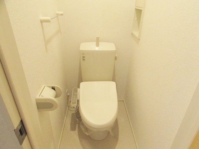 アンジュ宝塚のトイレ|落ち着いた色調のトイレです