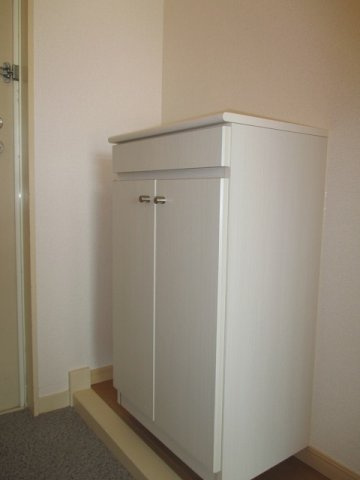 収納もある玄関です