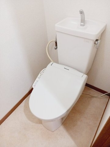 コンパクトで使いやすいトイレです