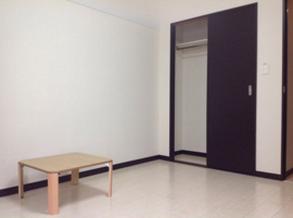 備品は部屋毎に異なります。１Ｆのみフローリング