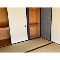 明るい色調の室内です