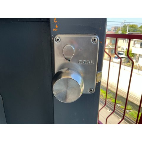 毎日通る玄関はこちらです